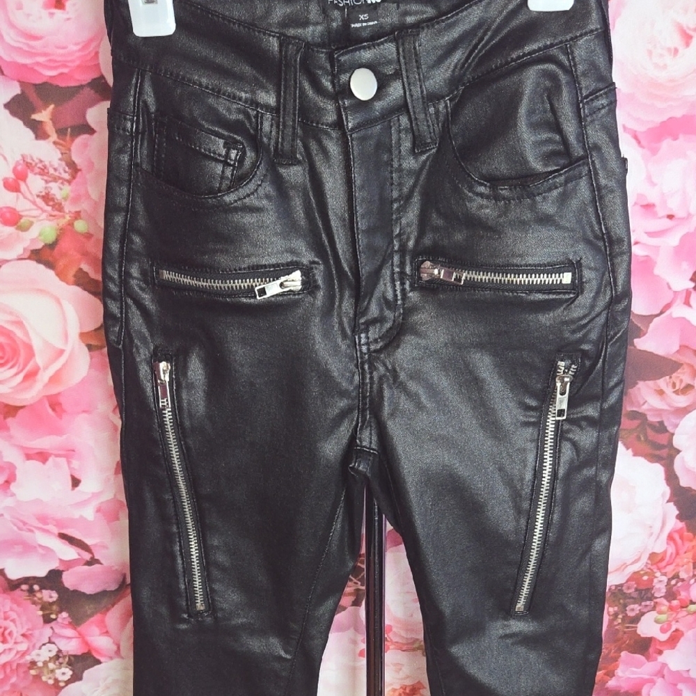 FASHION NOVA Caliente black coated motorcycle skinny pant, size XS